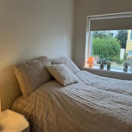 Charming 3 Bedroom Apartment 阿克雷里 外观 照片