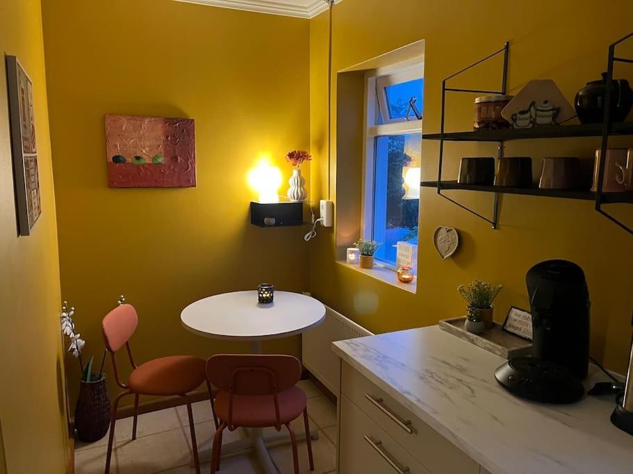 Charming 3 Bedroom Apartment 阿克雷里 外观 照片
