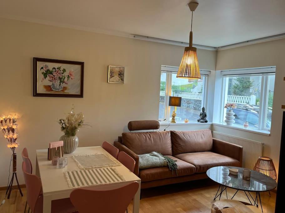 Charming 3 Bedroom Apartment 阿克雷里 外观 照片