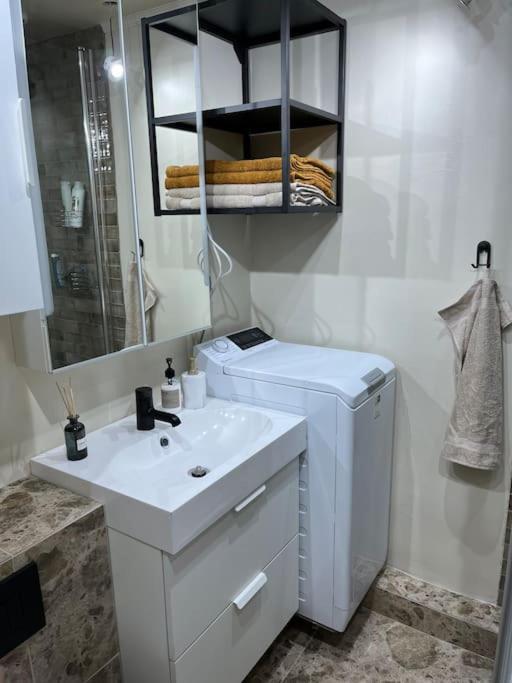 Charming 3 Bedroom Apartment 阿克雷里 外观 照片