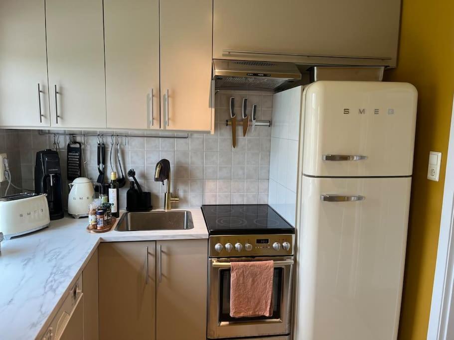 Charming 3 Bedroom Apartment 阿克雷里 外观 照片